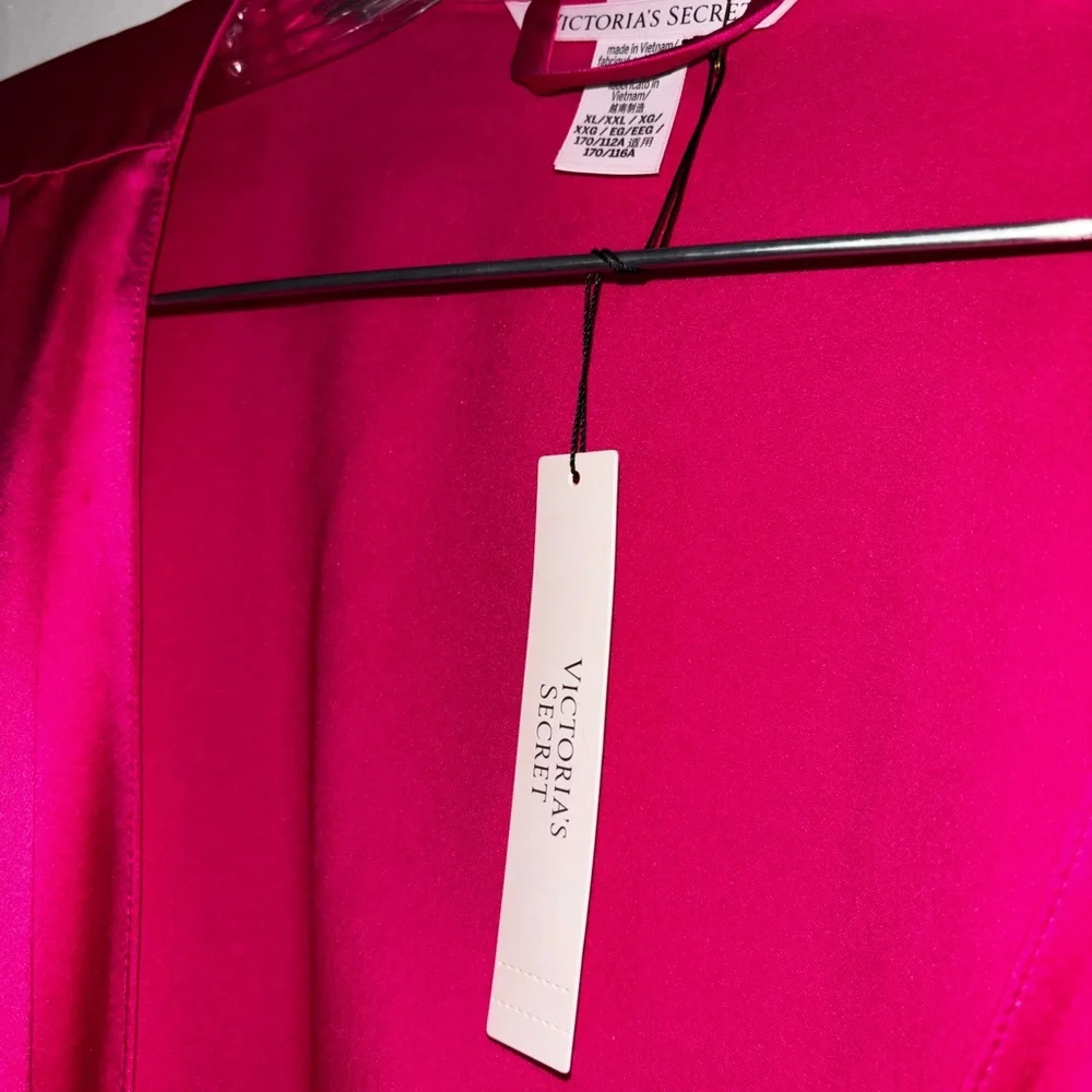 Victoria's Secret Pink Satin Robe NWT - Picture 3 of 4